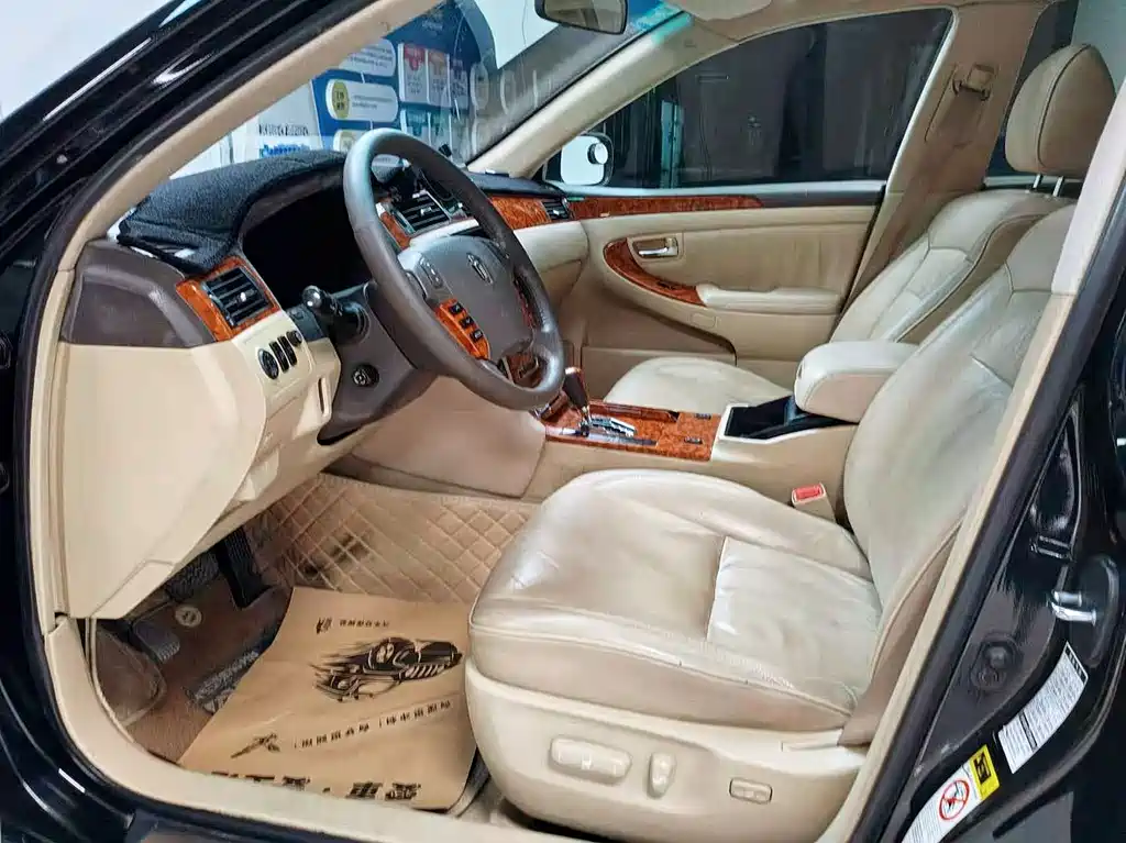 Toyota Crown — миниатюра 8