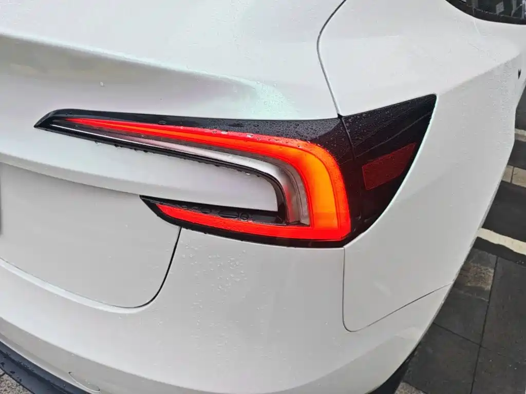 Tesla Model 3 — миниатюра 8