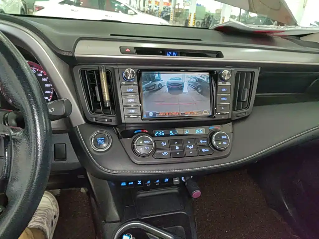 Toyota RAV4 — миниатюра 13