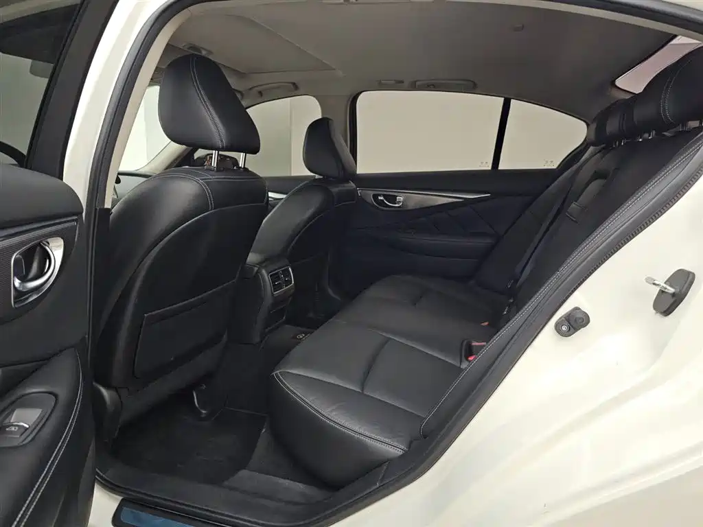 Infiniti Q50L 2019 2.0T 30