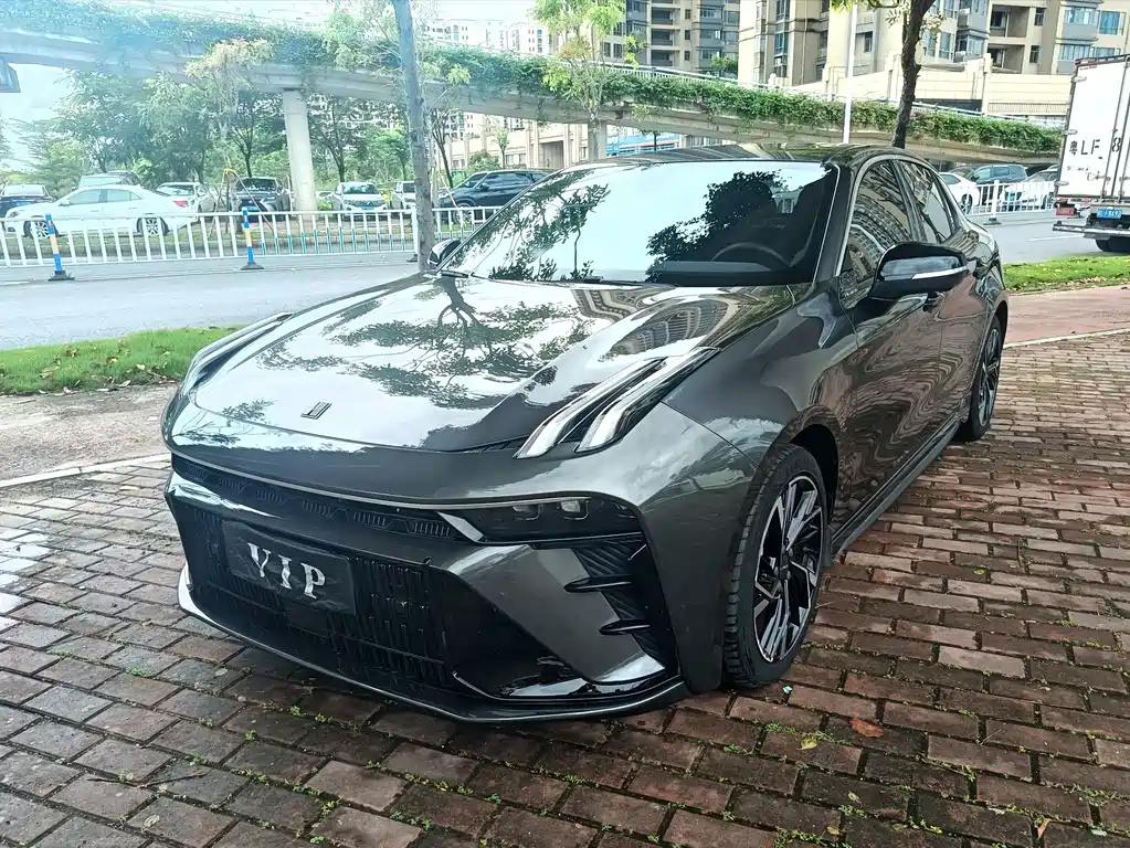 Lynk & Co 03