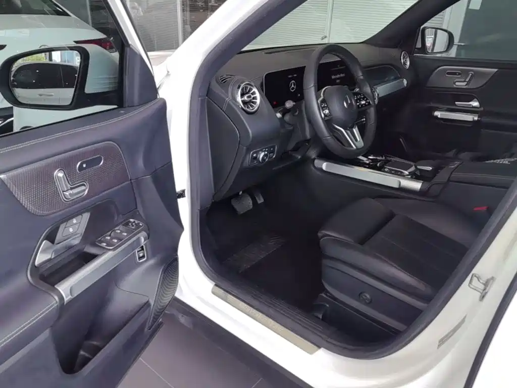 Mercedes-Benz GLB — миниатюра 21