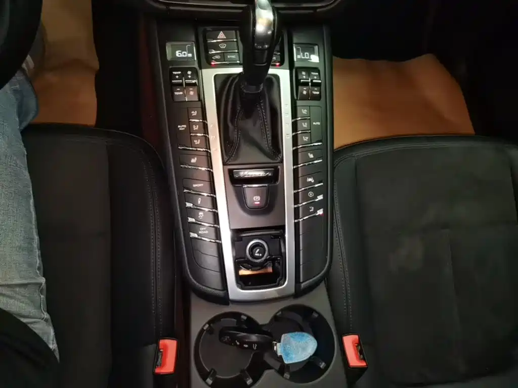 Porsche Macan — миниатюра 14