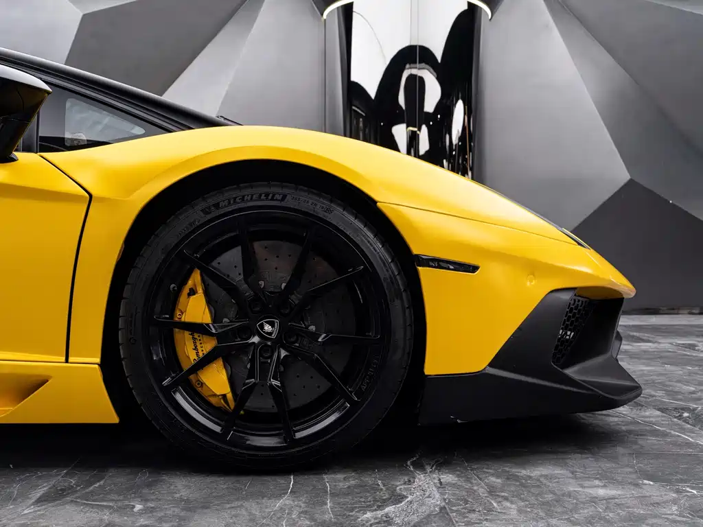 Lamborghini Aventador — миниатюра 10