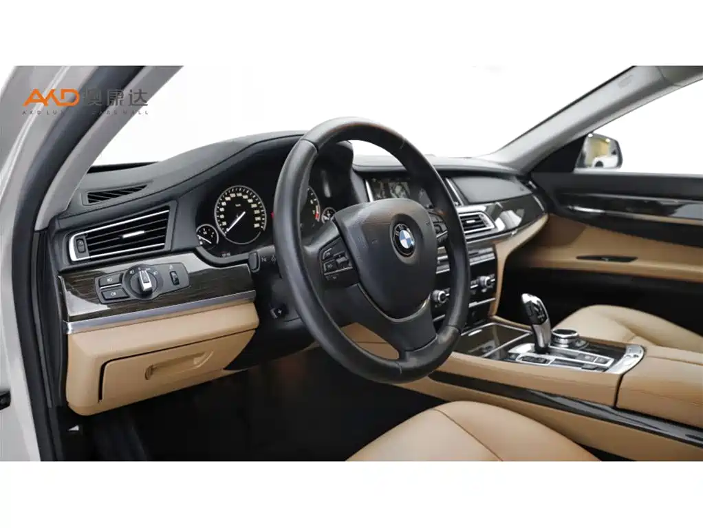 BMW 7 Series — миниатюра 6
