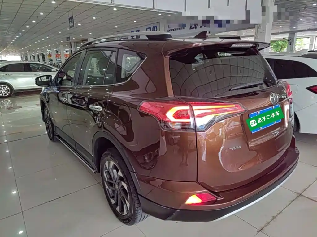 Toyota RAV4 — миниатюра 5