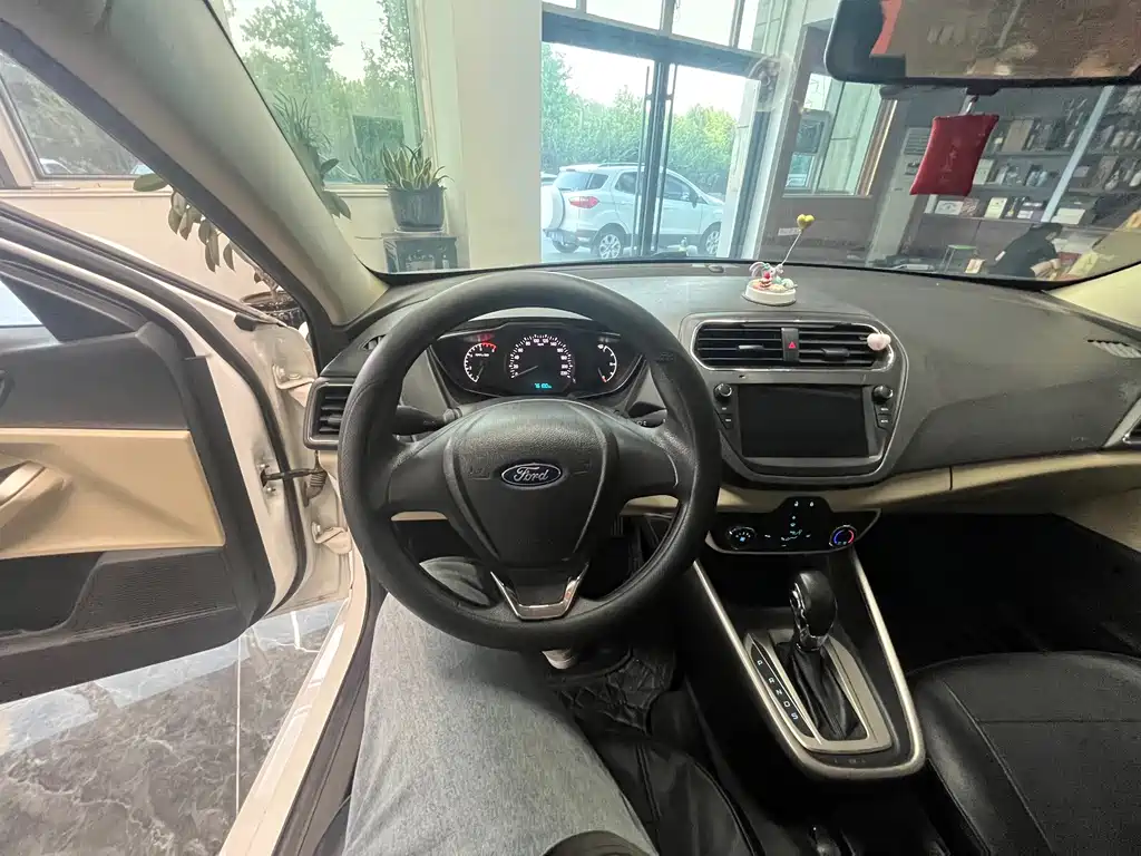Ford Escort — миниатюра 16