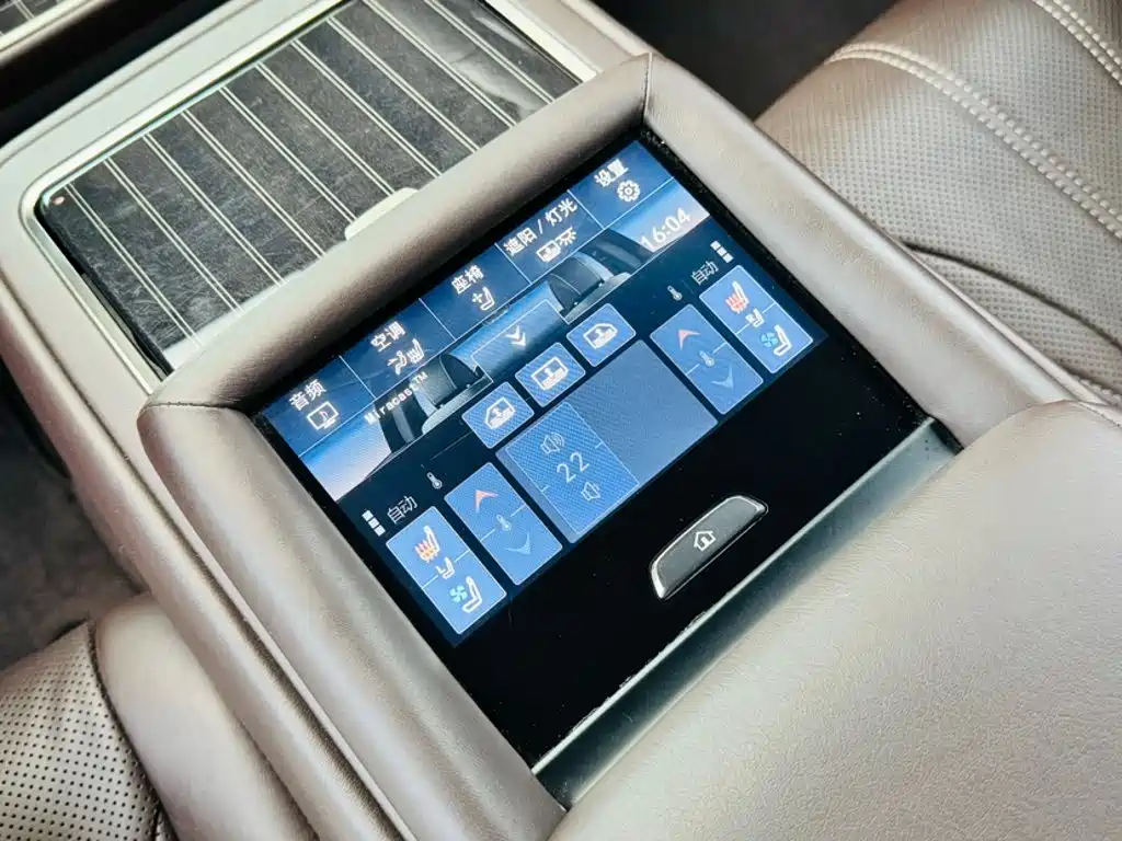 Lexus LS — миниатюра 12