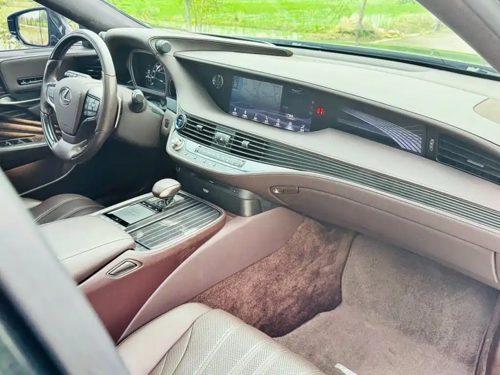 Lexus LS — миниатюра 18