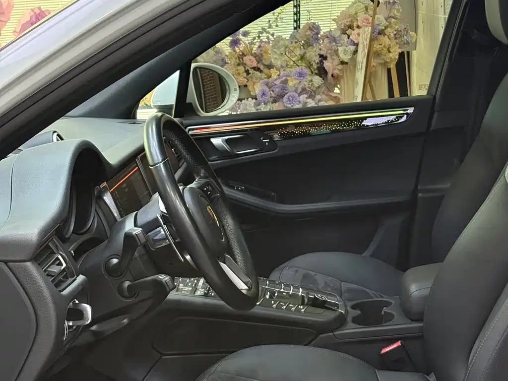 Porsche Macan — миниатюра 8