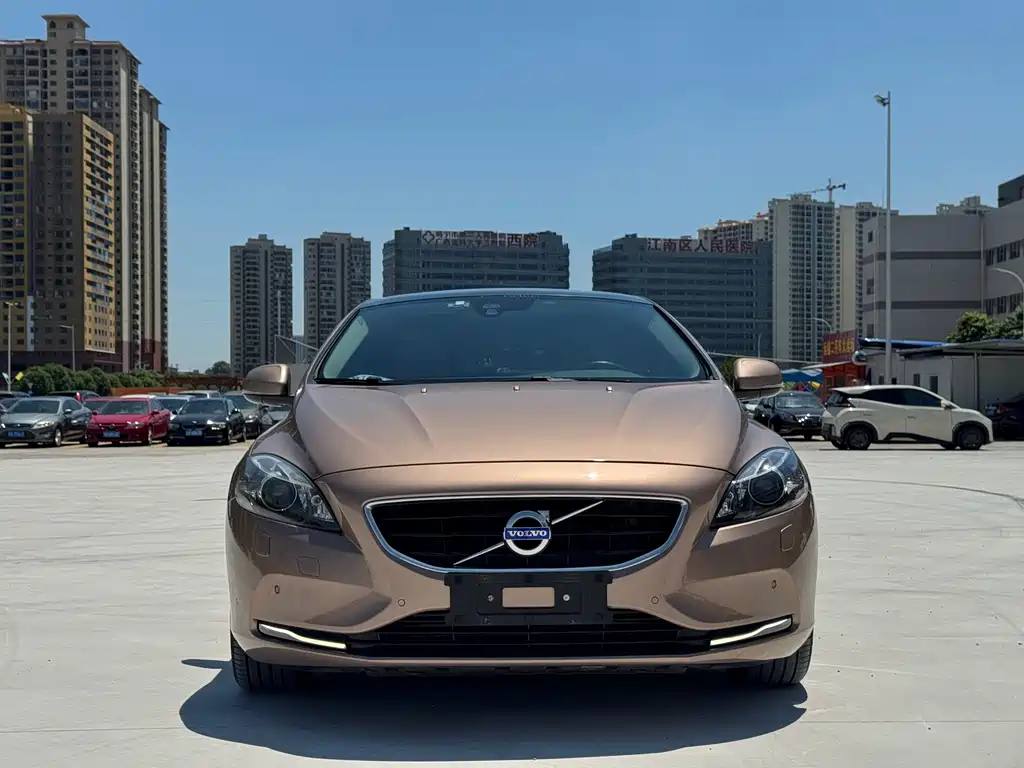 Volvo V40 — миниатюра 2