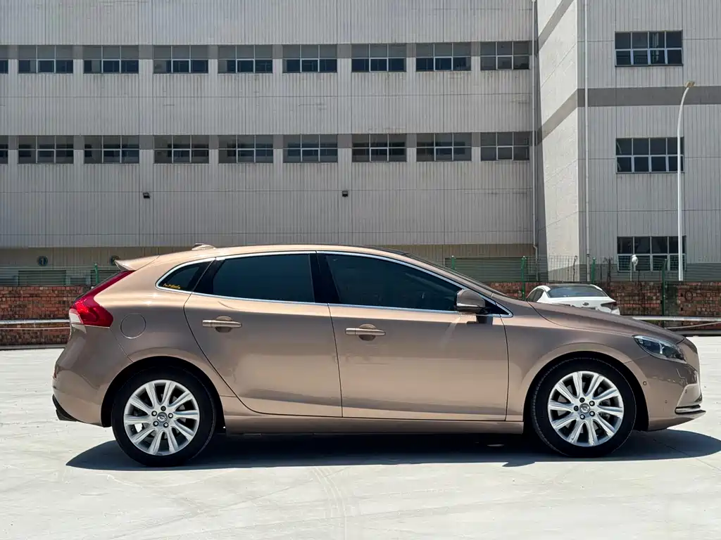 Volvo V40 — миниатюра 4