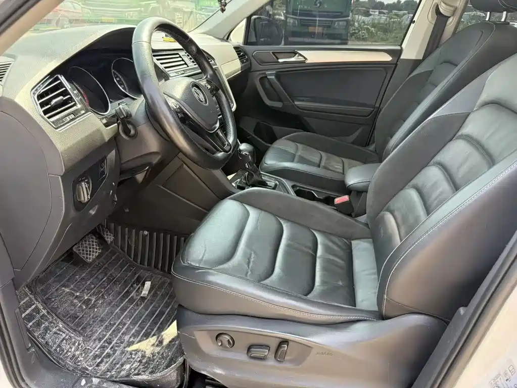 Volkswagen Tiguan L L 2018 330TSI AT