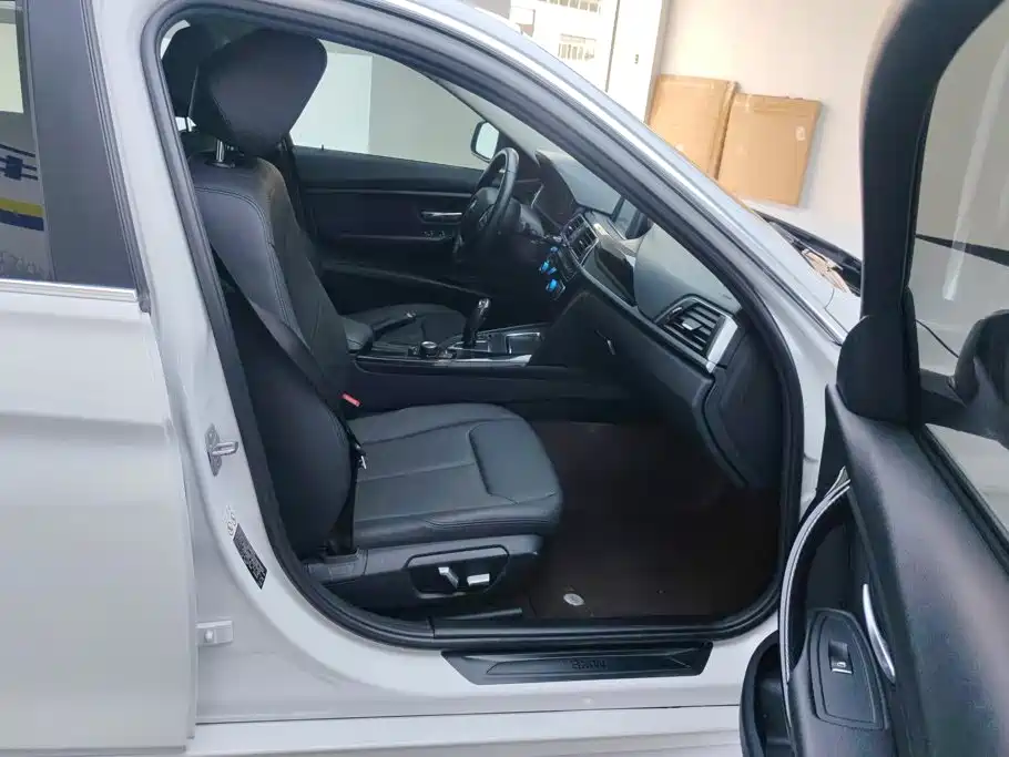 BMW 3 Series — миниатюра 8
