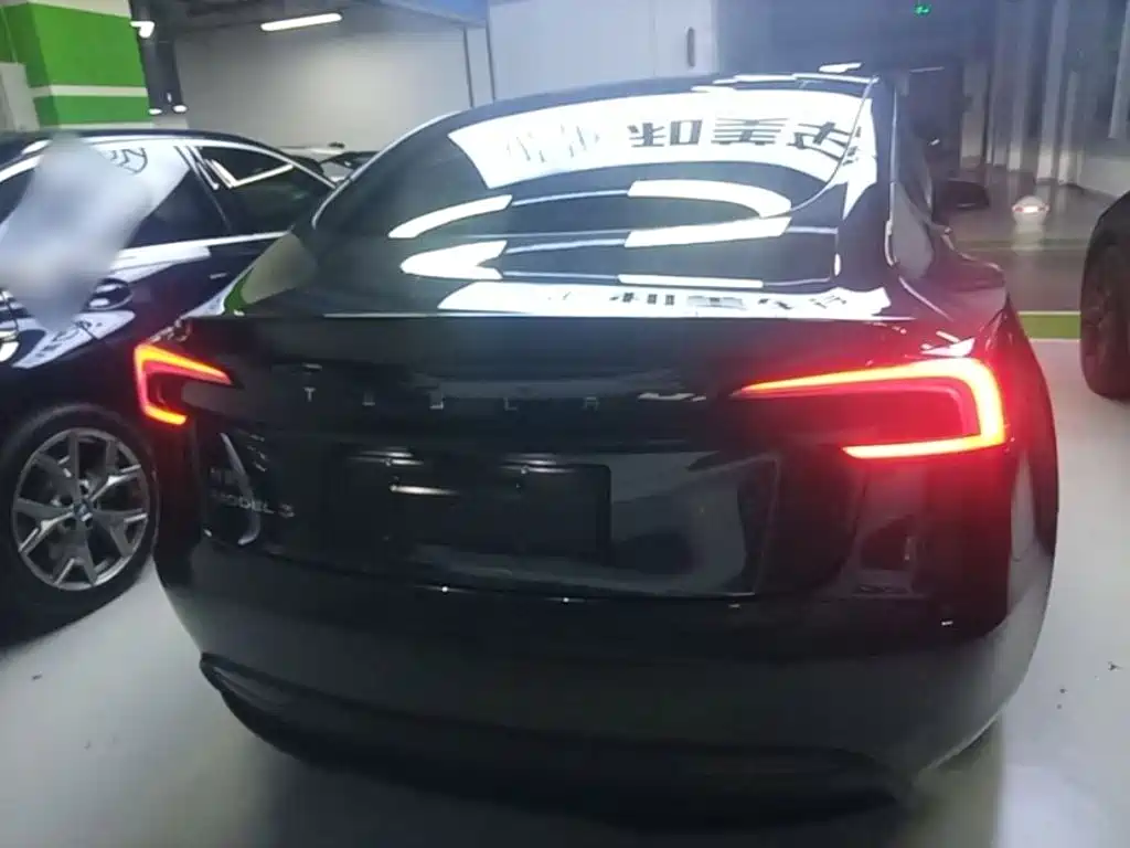 Tesla Model 3 — миниатюра 6