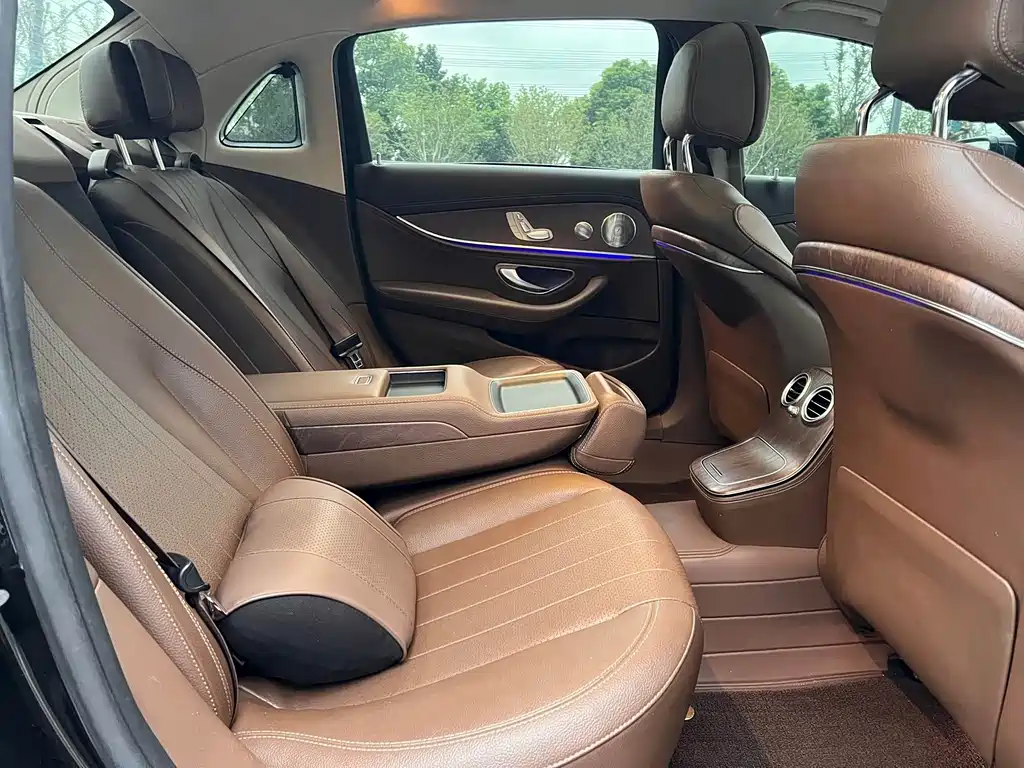 Mercedes-Benz E-Class — миниатюра 4