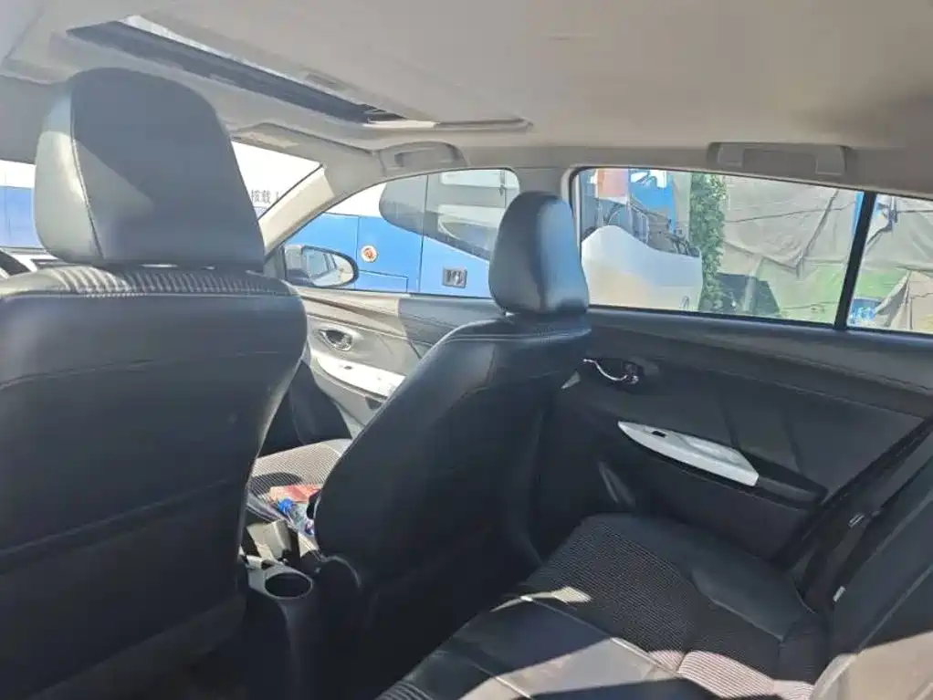 Toyota Yaris L — миниатюра 3