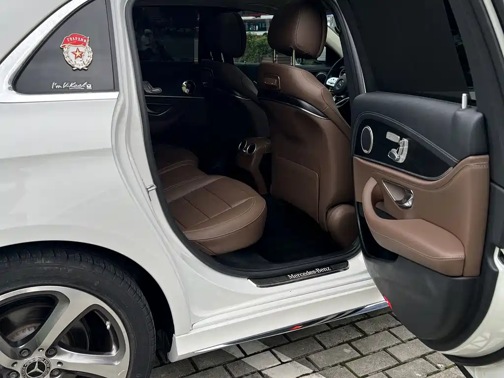 Mercedes-Benz E-Class — миниатюра 6