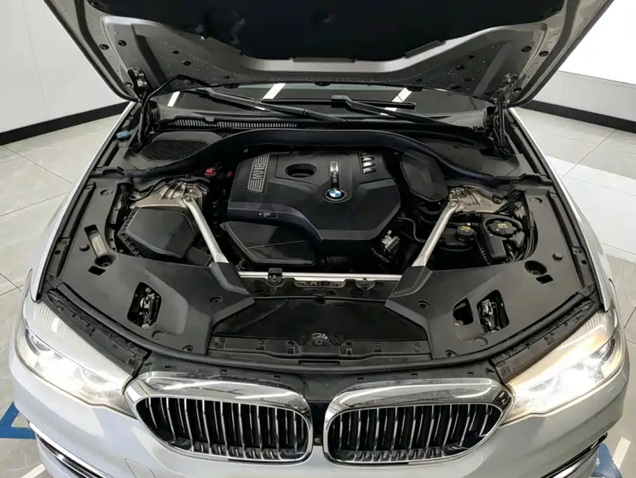 BMW 5 Series — миниатюра 10