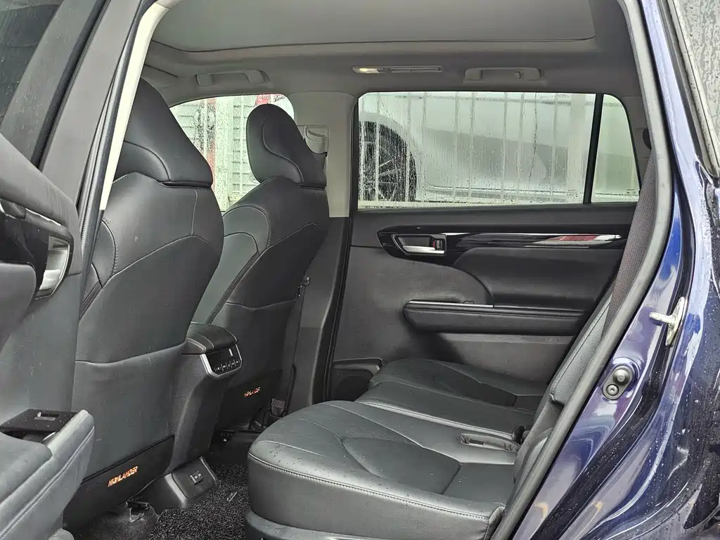 Toyota Highlander 2022 2.5L Luxury 7 мест