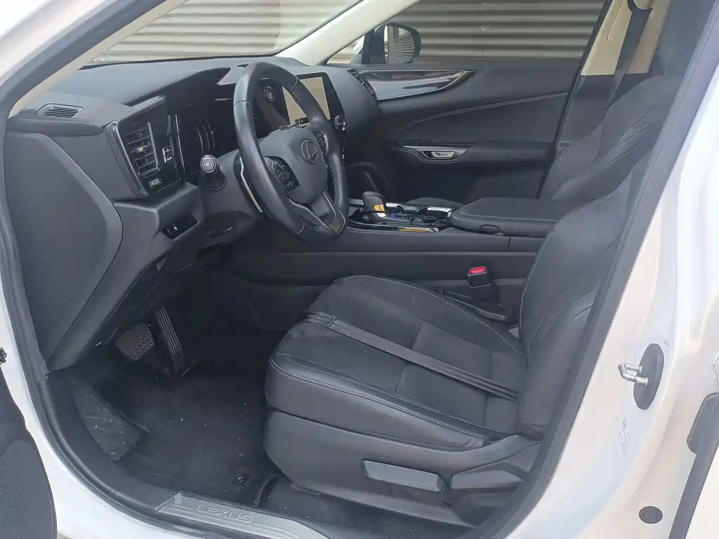 Lexus NX — миниатюра 4