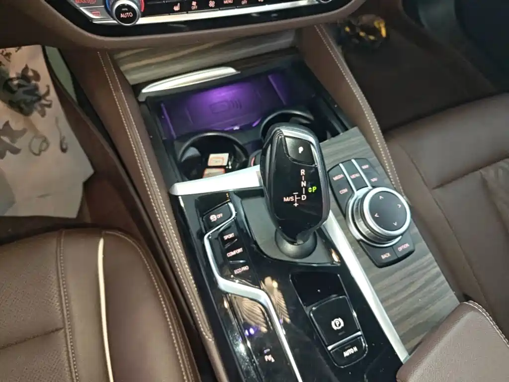 BMW 5 Series — миниатюра 14