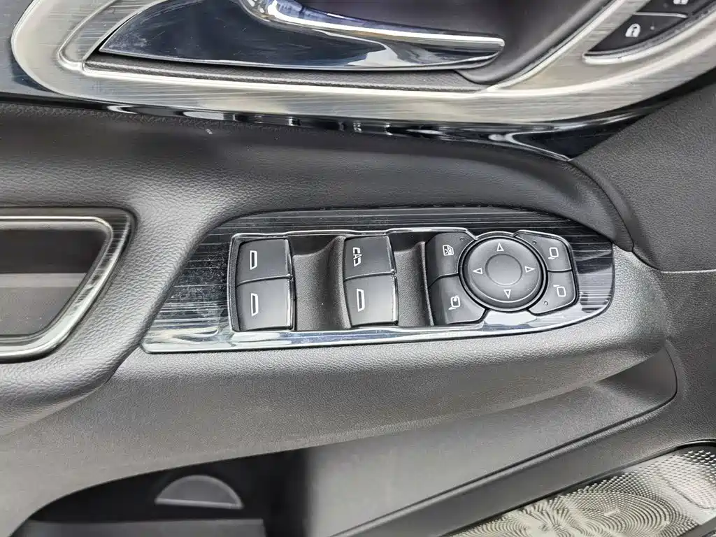 Chevrolet Equinox — миниатюра 9