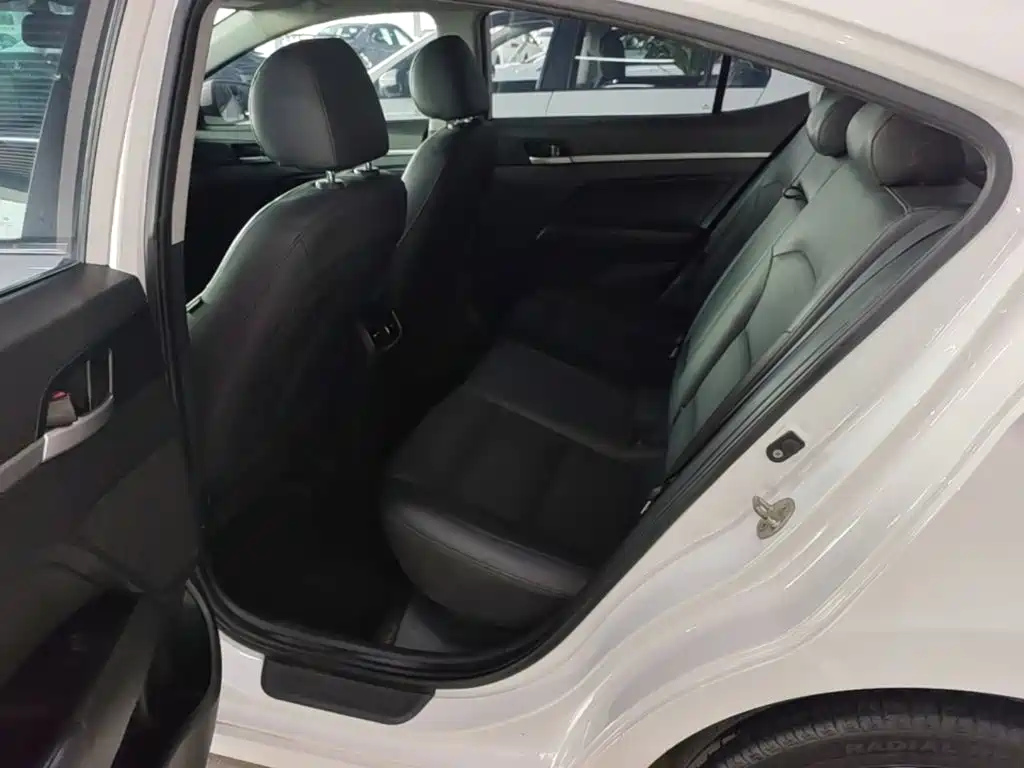 Hyundai Elantra — миниатюра 13