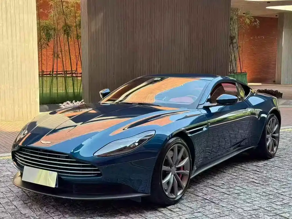 Aston Martin DB11 2020