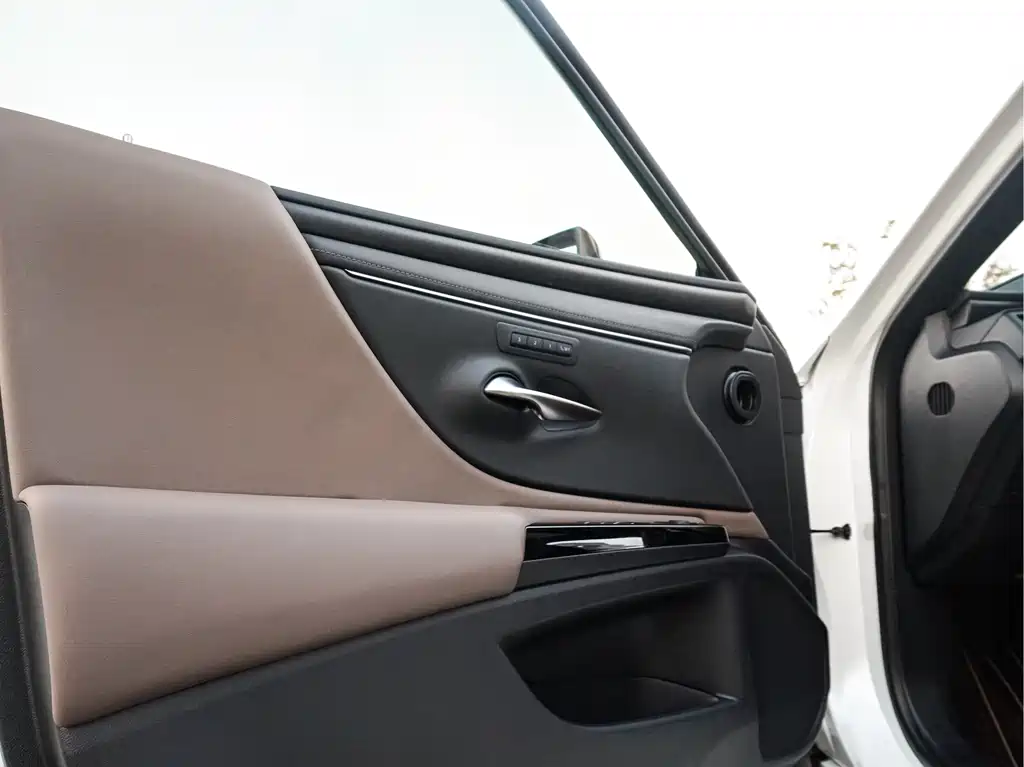 Lexus ES — миниатюра 10