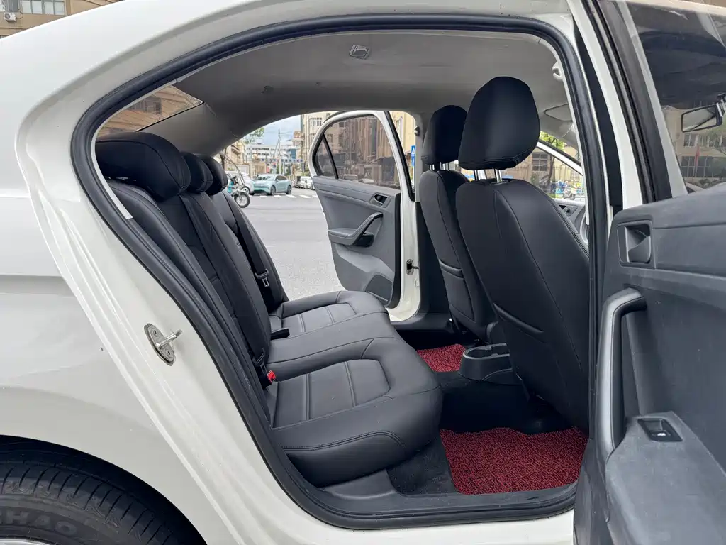 Volkswagen Jetta — миниатюра 10