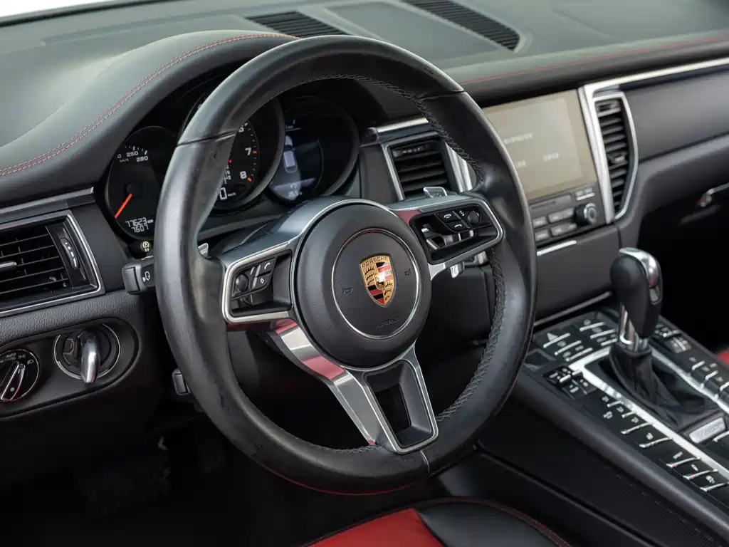 Porsche Macan — миниатюра 9