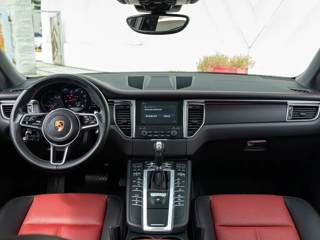 Porsche Macan — миниатюра 10