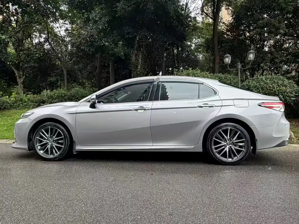 Toyota Camry — миниатюра 4