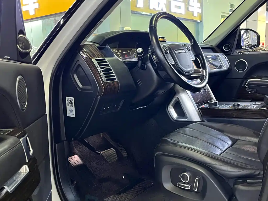 Land Rover Range Rover — миниатюра 5