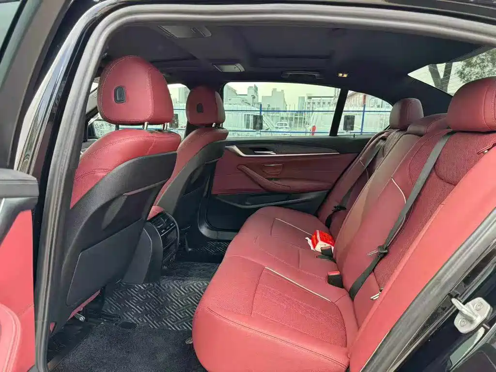 BMW 5 Series — миниатюра 14