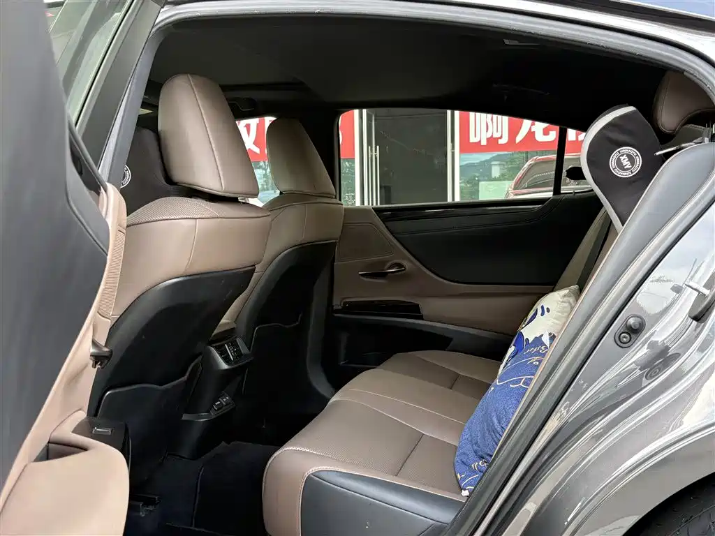 Lexus ES — миниатюра 7