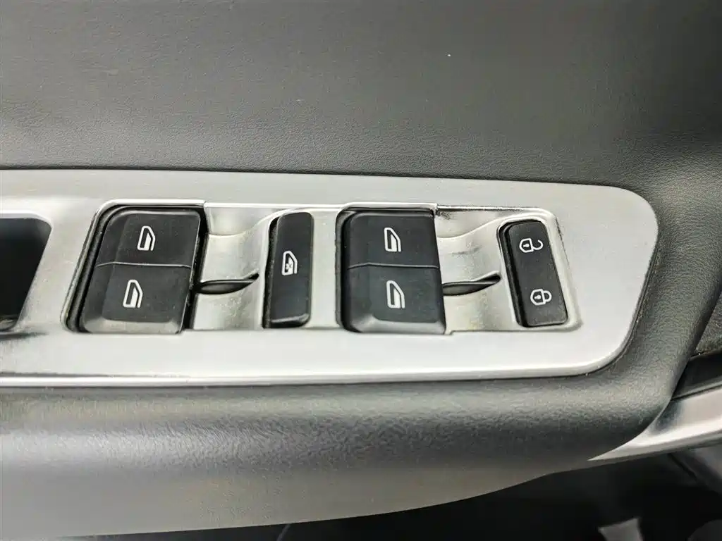 Geely Boyue 2016 2.0L MT