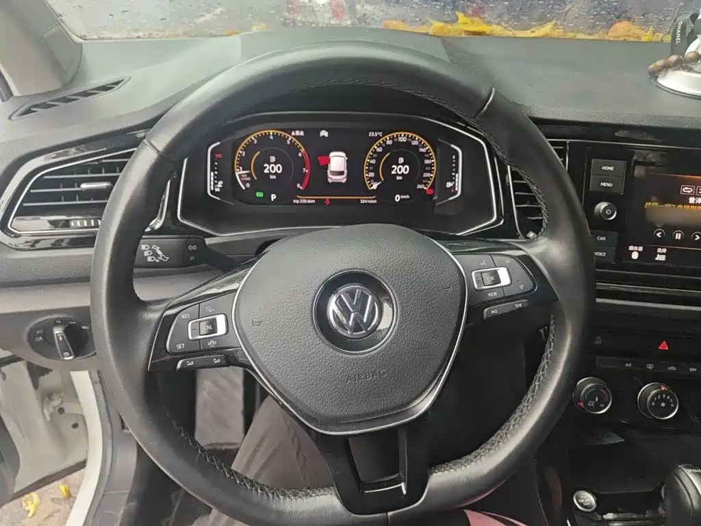 Volkswagen T-Roc — миниатюра 11