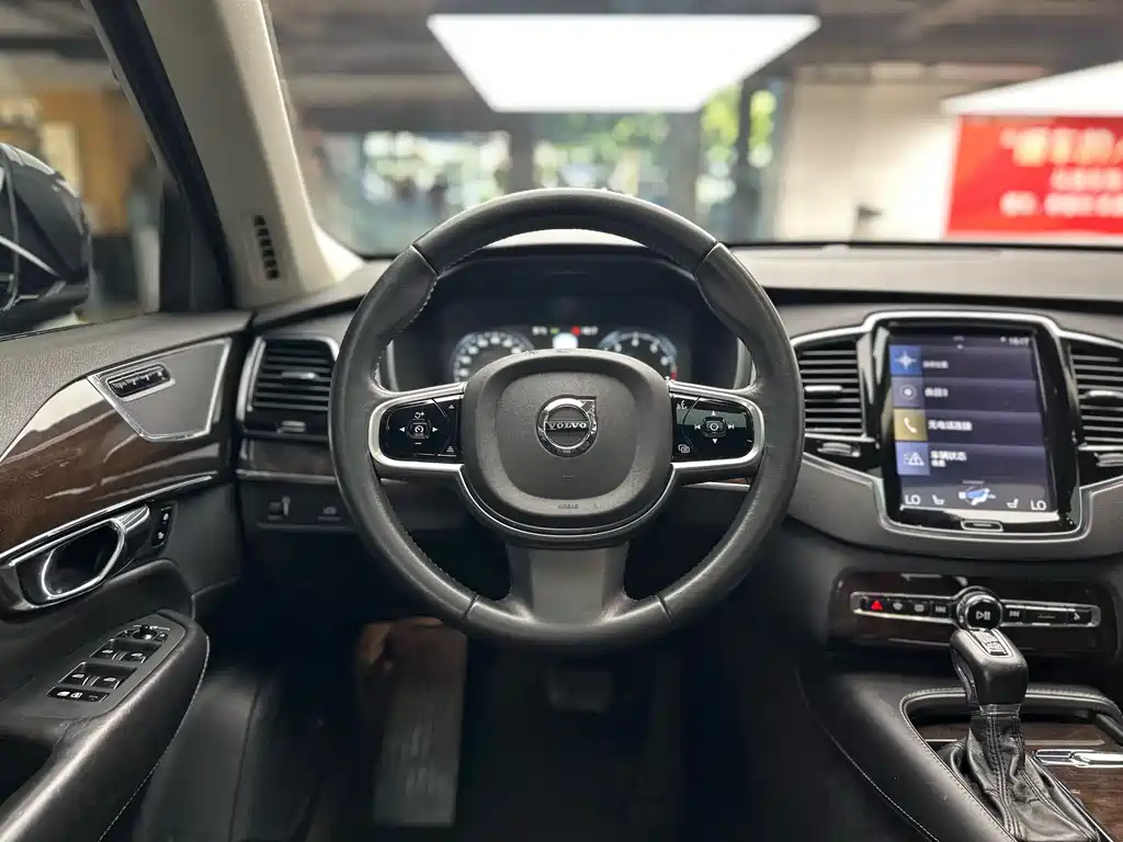 Volvo XC90 2015 T6 7 мест