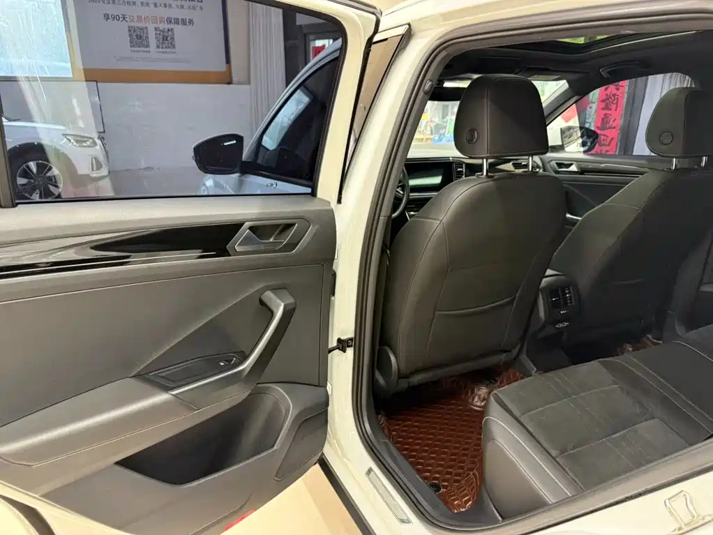 Volkswagen T-Roc — миниатюра 17