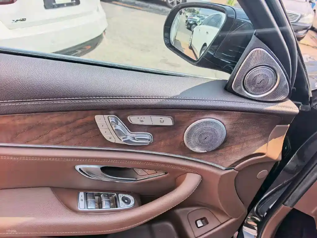 Mercedes-Benz E-Class — миниатюра 8