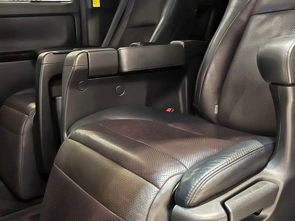 Toyota Alphard — миниатюра 24