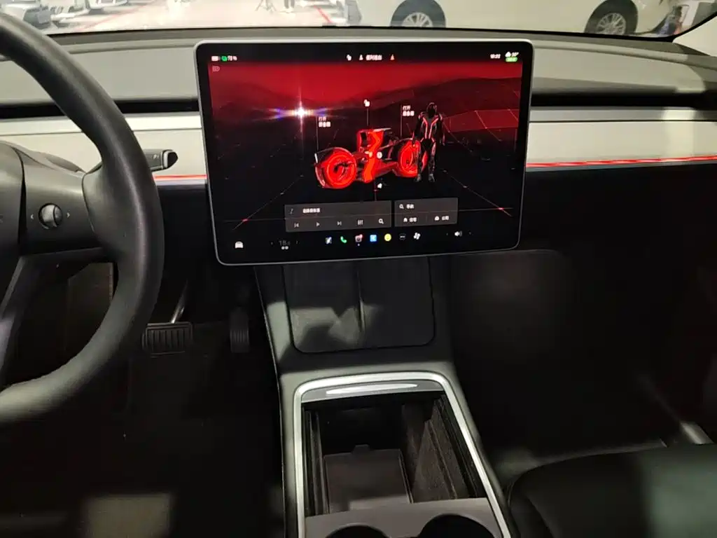 Tesla Model Y — миниатюра 13
