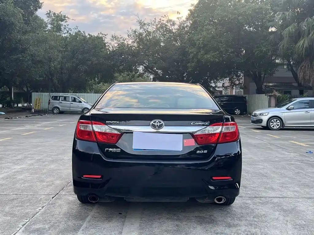 Toyota Camry — миниатюра 8