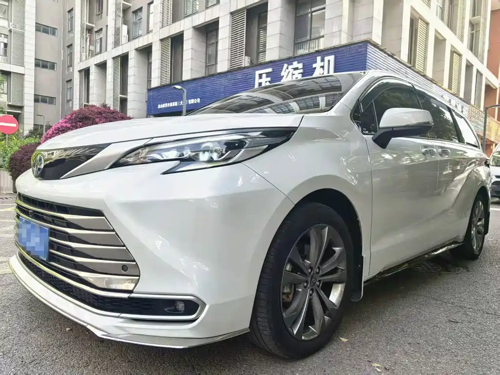 Toyota Sienna 2023