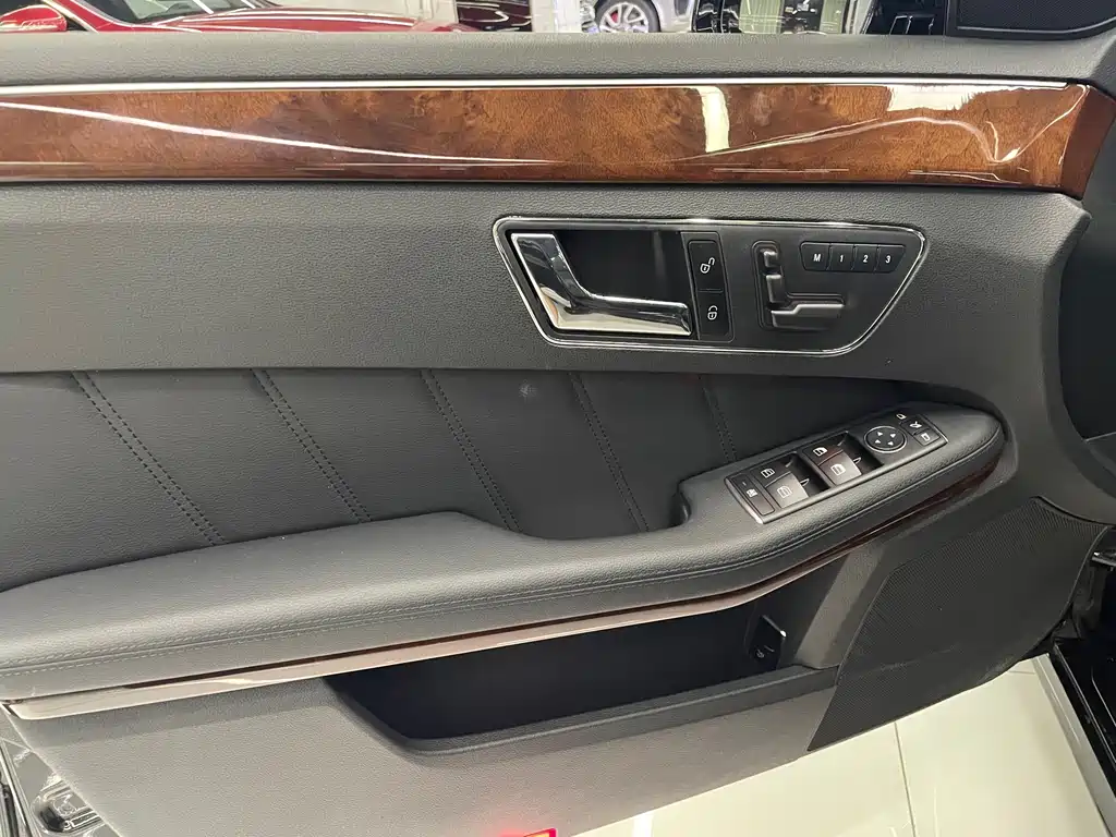 Mercedes-Benz E-Class — миниатюра 29