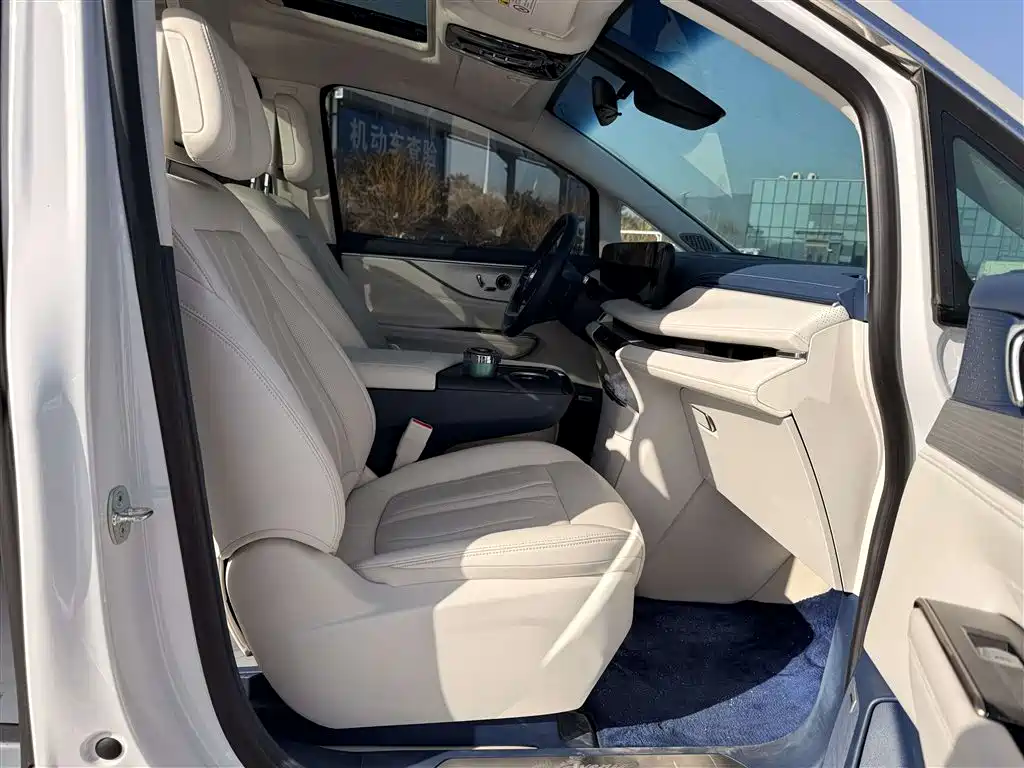 BUICK GL8 NEW ENERGY