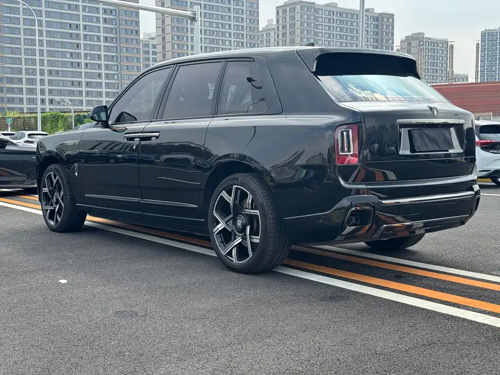 Rolls-Royce Cullinan — миниатюра 7