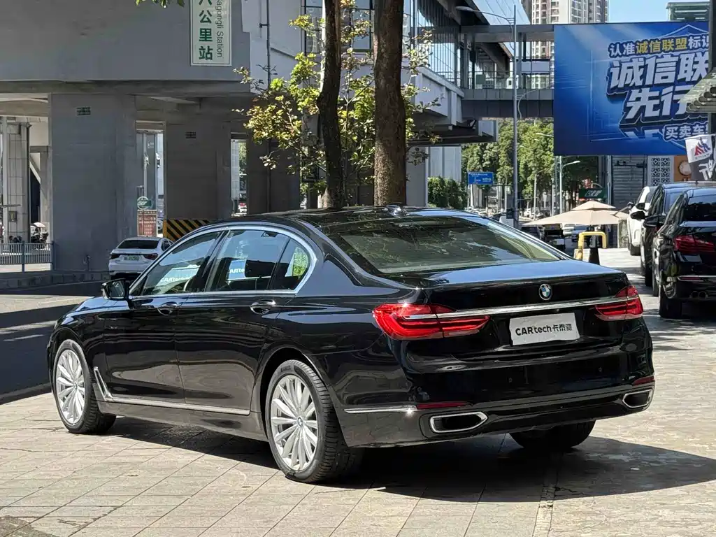 BMW 7 Series — миниатюра 5